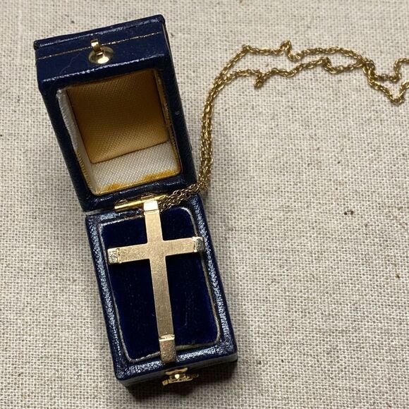 💛 Vintage 14k Gold Filled Matte & Glossy Gold Cross Necklace - Picture 6 of 6
